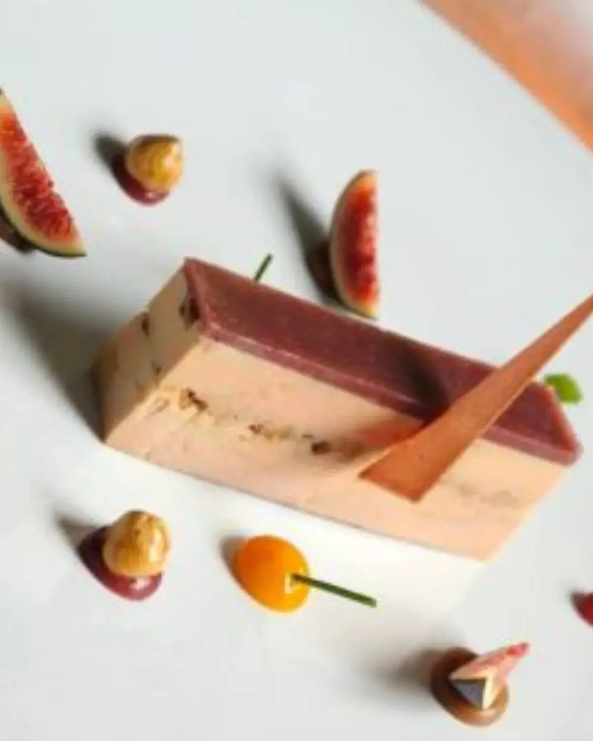 Foie gras maison, figues fraîches et noisettes — entrée fine chef privé expérience gastronomique