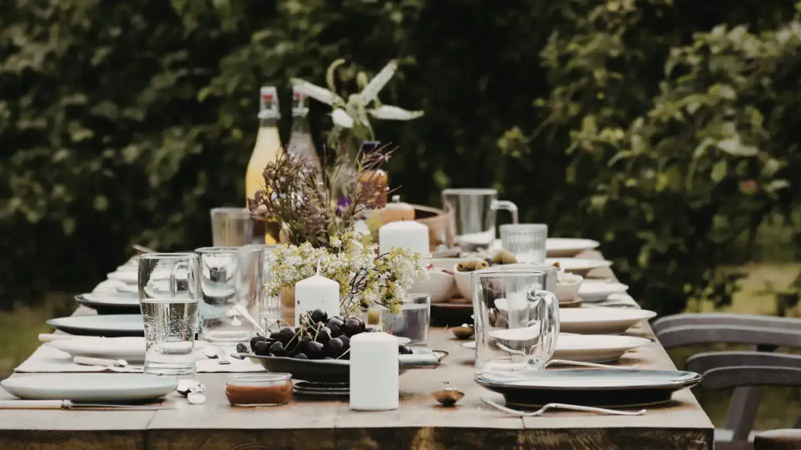 Table dressée — expérience culinaire sur mesure à Lyon