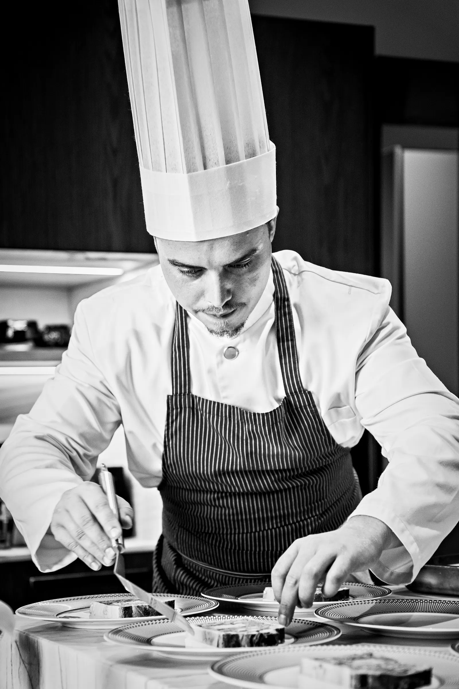 Le chef en plein dressage — service privé à domicile, Lyon